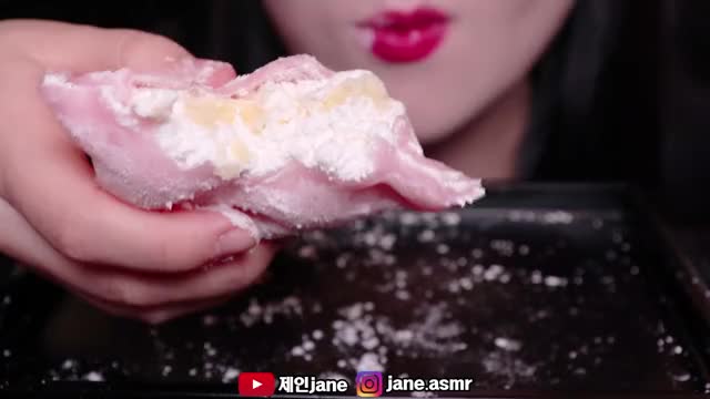 제인_딸기 아이스크림 찹쌀떡 먹방-4