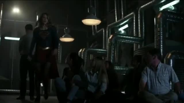 Supergirl 3x04 Supergirl saves stadium from Coville