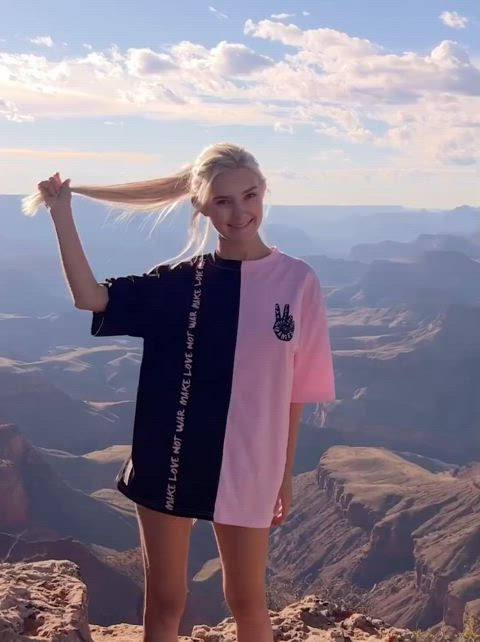 Eva Elfie at the Grand Canyon