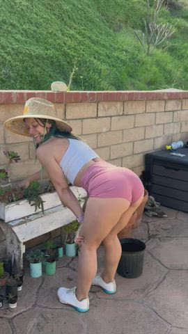 Ass Booty Bouncing Jiggling MILF Mom Outdoor Twerking clip