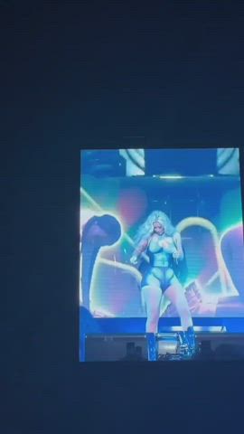 Iggy shaking ass in her blue outfit! Montreal, QC