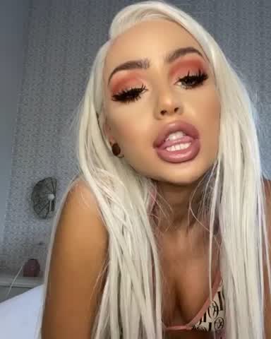 Elissa Alexis (a.k.a. Naomi Woods) showing off her perfect Full Lips &amp; Pink