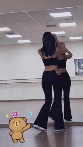 Ass Brunette Dancing clip