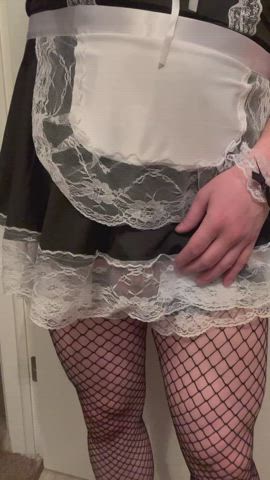 Sissy maid all locked up for my chores !