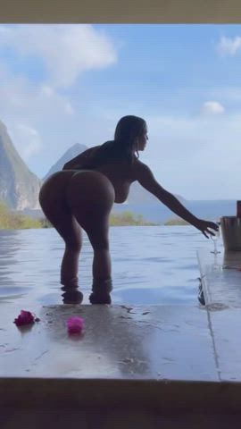 Booty Bikini Latina clip