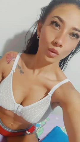 I want you to join me in my live broadcast. https://es.chaturbate.com/anna_hill_/