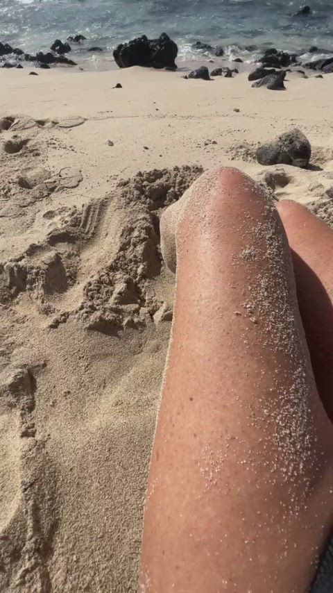 beach curvy feet feet fetish legs mature clip