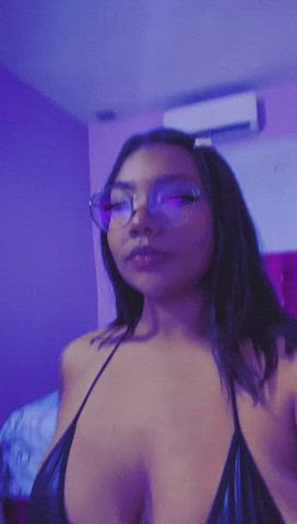 18 years old big tits camgirl curvy ebony latina natural tits teen tits clip