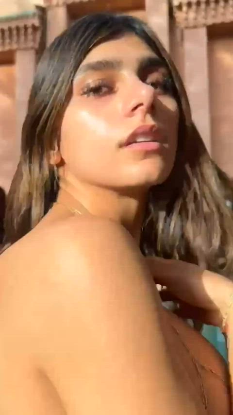 big tits cleavage huge tits mia khalifa model pornstar thick r/titsworship clip