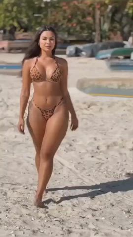 ass bikini brunette pawg clip