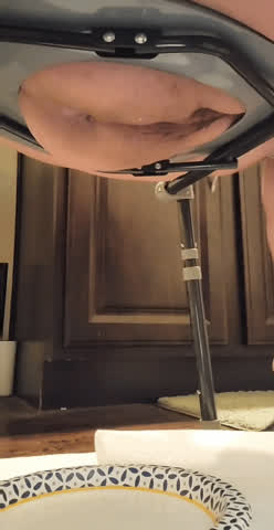 gape messy toilet clip