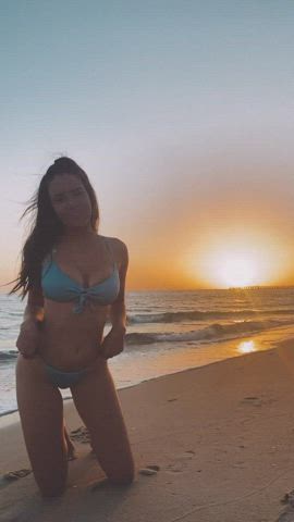 would u fukk a 19yo aussie girl on the beach while the sun is going down under..