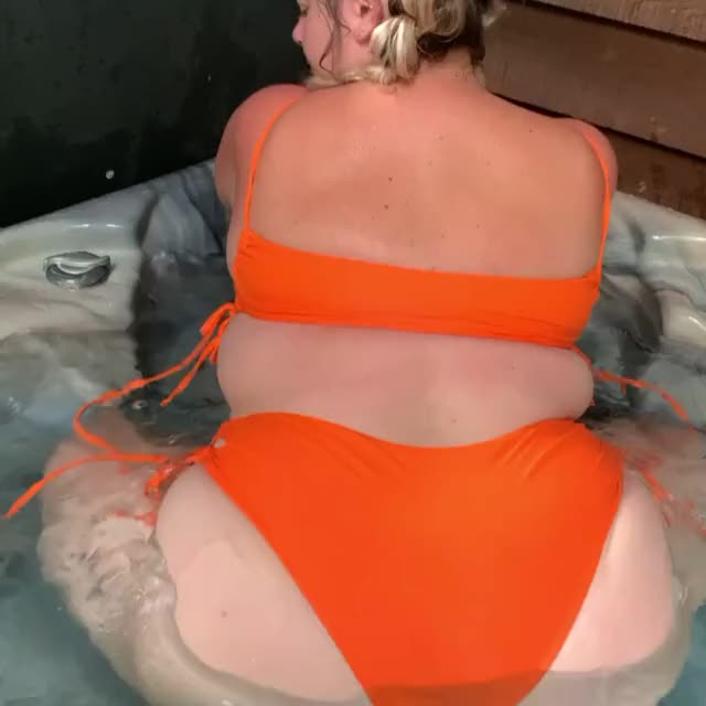 Hot tub jiggle