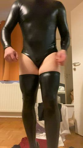 Can’t even really see how turned on I am with my new outfit, barely making a bulge