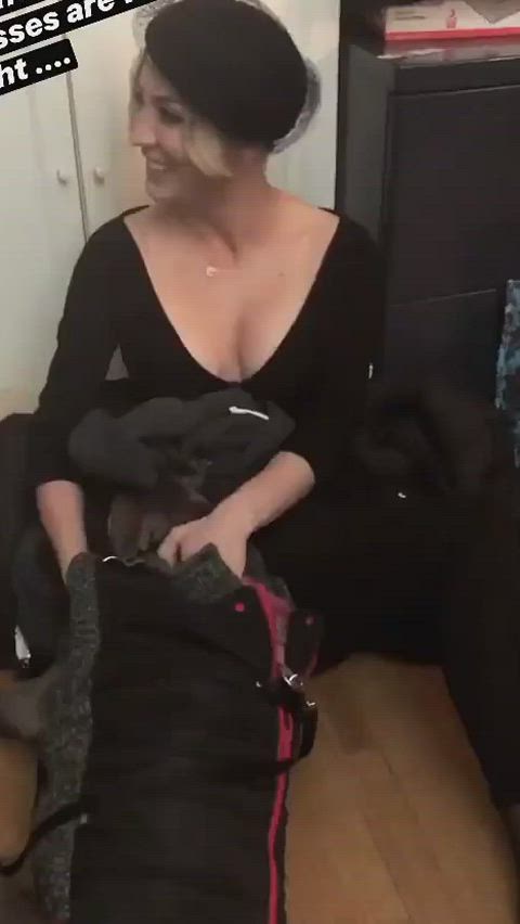 brunette cleavage kaley cuoco clip