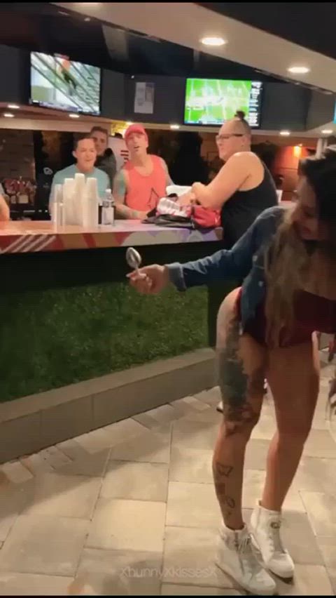 Showing off her buttplug in public to strangers
