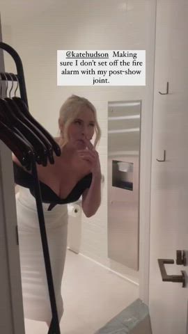 blonde celebrity kate hudson natural tits small tits clip