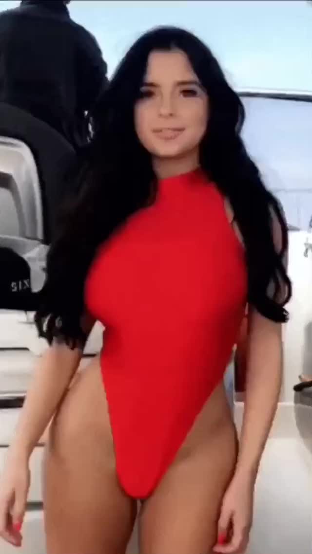 Demi Rose Mawby does a cute dance in swimsuit