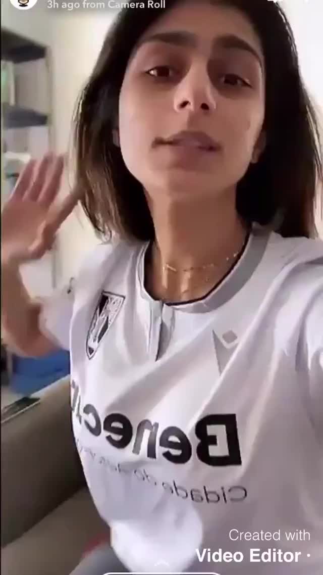Mia Khalifa is a Vitória Sport Clube fan