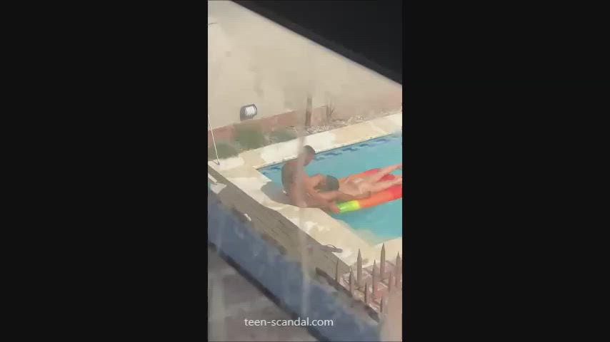amateur blowjob pool voyeur clip