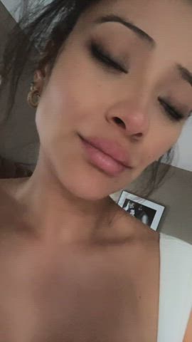 Cleavage Lips Shay Mitchell clip