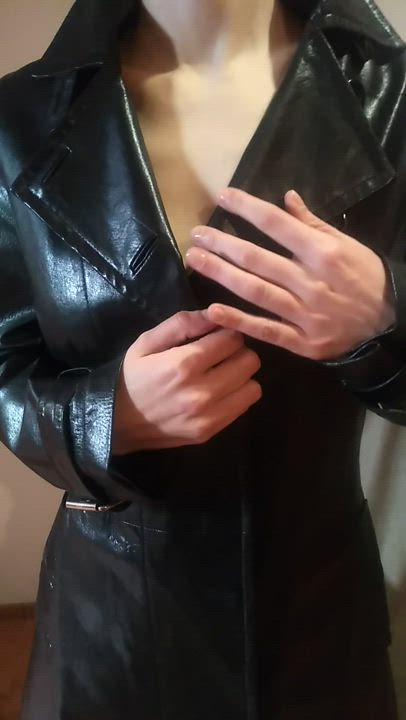 Who likes leather coats?