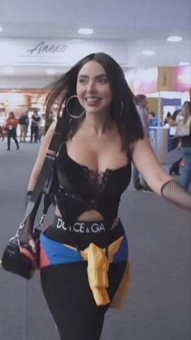 boobs bouncing tits cleavage clip