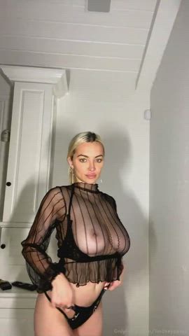 Big Tits Blonde Huge Tits Pawg Pretty See Through Clothing White Girl clip