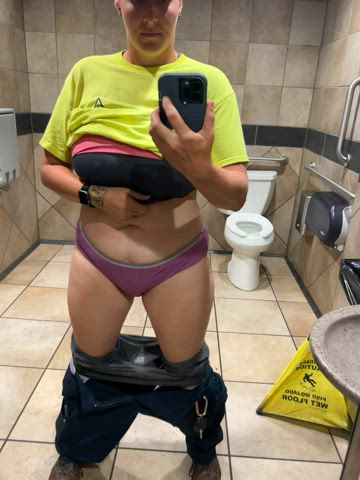 DD tits gdropping at work
