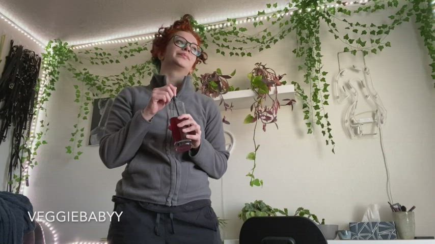 new [vid] Poison Ivy transformation, strip tease, virtual fuck, and poisoning