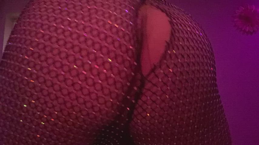 Diamonds dancing on this fat ass 💎🍑 (My fishnets ripped recording this 💔
