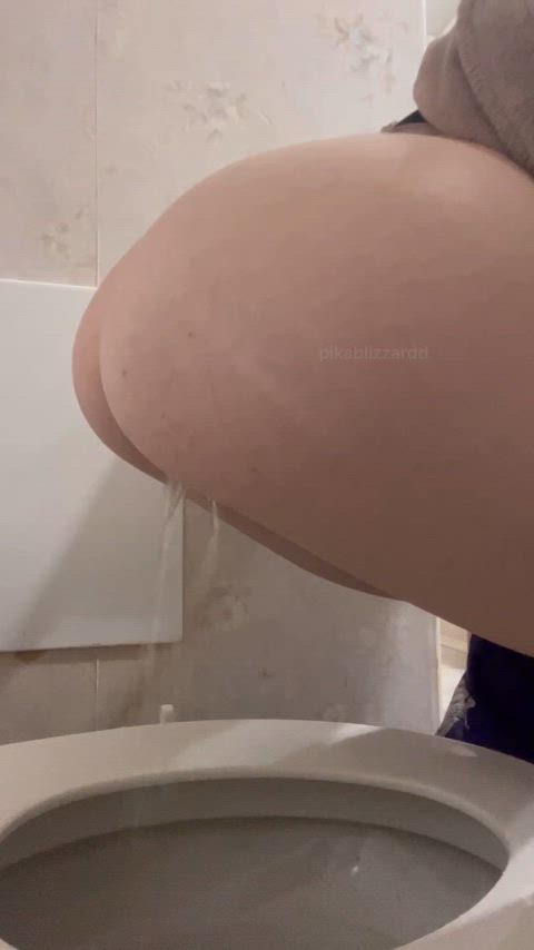 amateur fansly pee peeing piss pissing teen clip