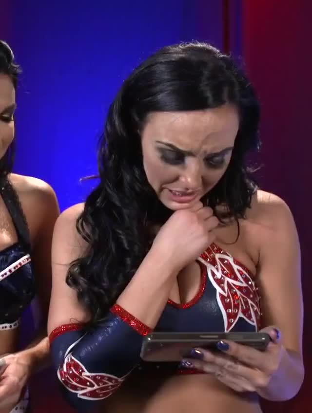 The IIconics react to their family watching them at WWE Super Show-Down 05