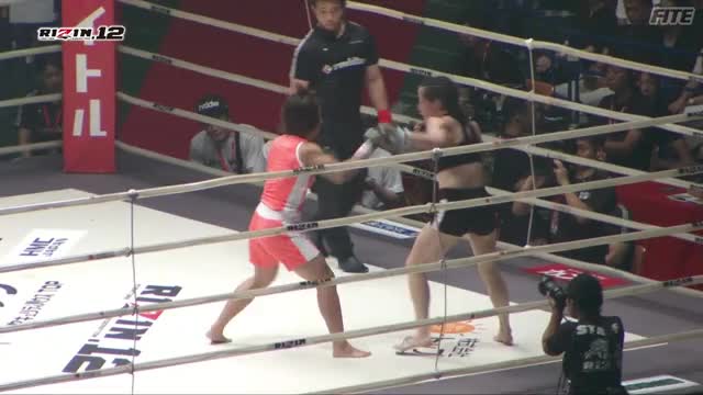 Kanako Murata def. Angela Magana via von flue choke in the 2nd round. #Rizin12
