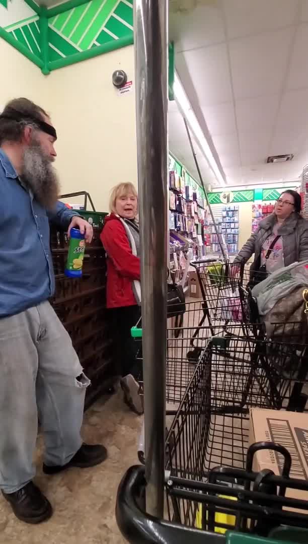 After waiting 3 hours for sanitary wipes to unload, obnoxious Long Island woman threatens