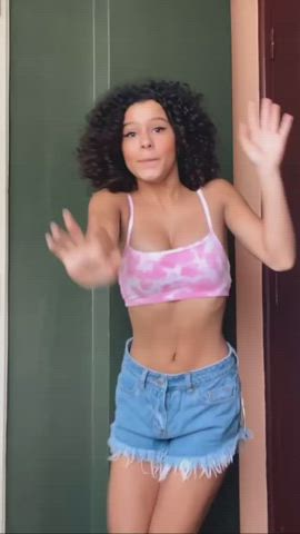 Bouncing Latina TikTok clip