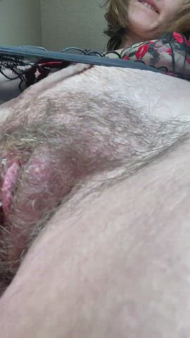 My juicy hairy pussy is dripping wet, I know you’re hungry for it!