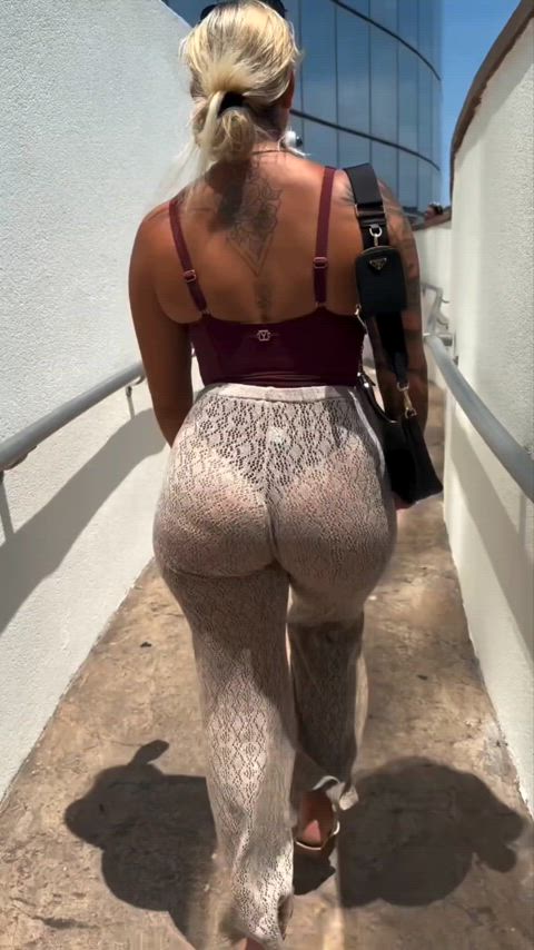 big ass ebony jiggle walking thick-booty clip