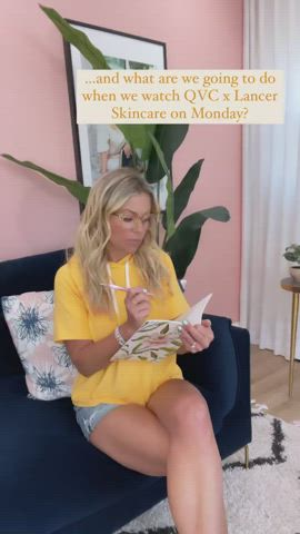 Blonde Celebrity Legs clip