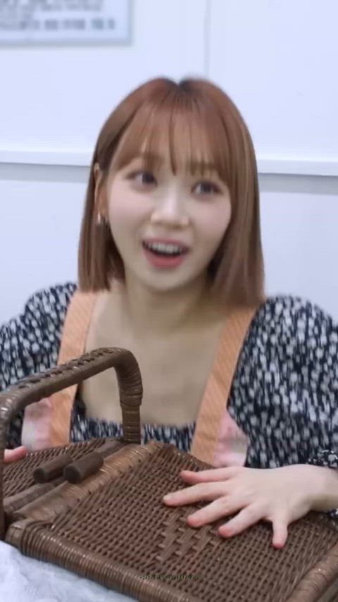 What's going on here Chaewon???🥵🤤💥💖