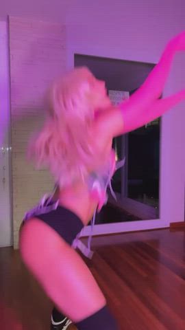 babe big ass blonde brazilian celebrity jiggling twerking clip