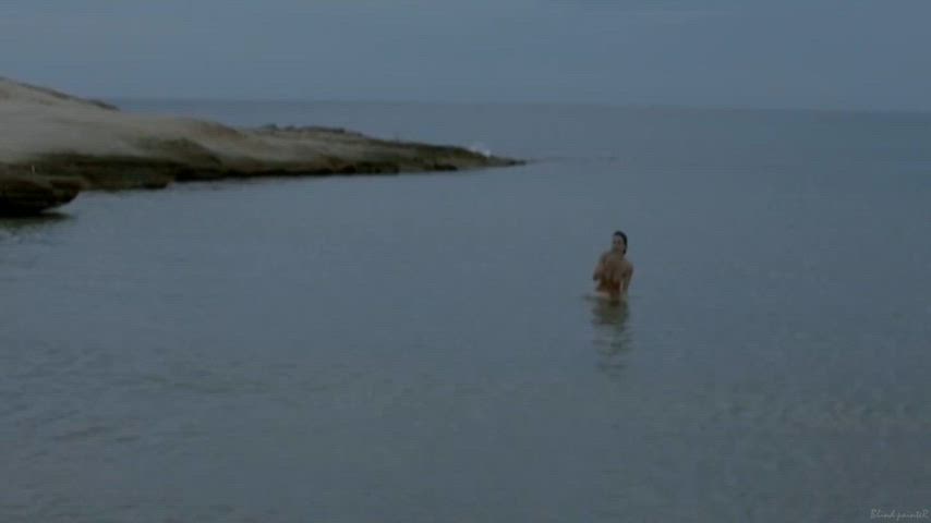 Elena Anaya - Lejos del mar (ES2015) - A doctor in Almería, Spain, skinny dipping