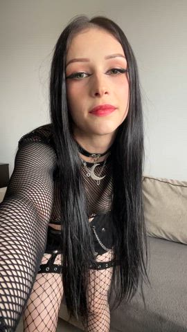 In case you like petite goths with small boobs ...🖤