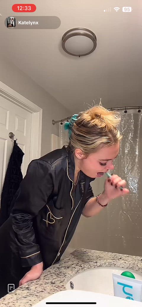 downblouse tiktok r/tiktits clip