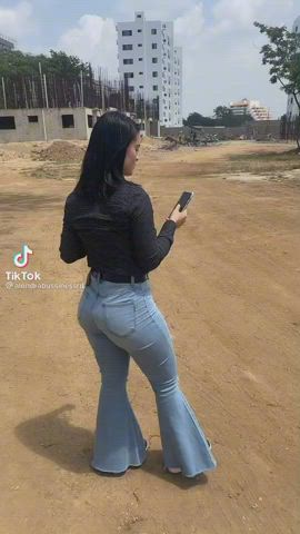 Bob the builder's GF shows ass in jeans