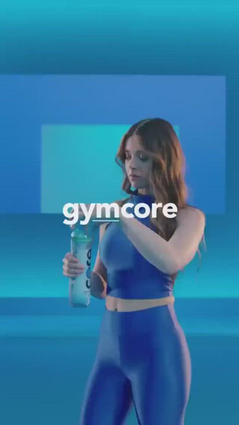 hailee steinfeld yoga yoga pants clip