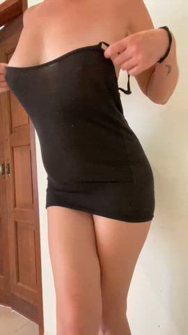 Do you think my dress is too small?