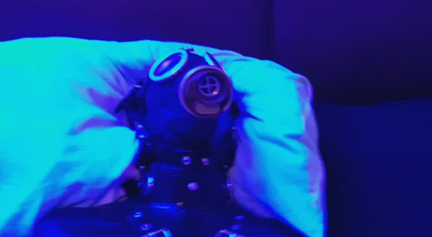 Love getting fucked in fullrubber bondage and gasmask. Was a great day :D