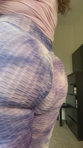Uncensored big booty content on my OF. Link in profile and comments! Come play 😜