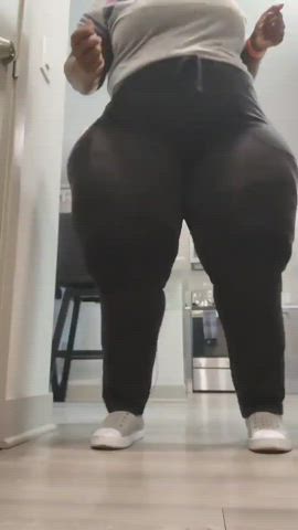 African BBBW BBW Big Ass Ebony SSBBW Thick Thighs Twerking clip